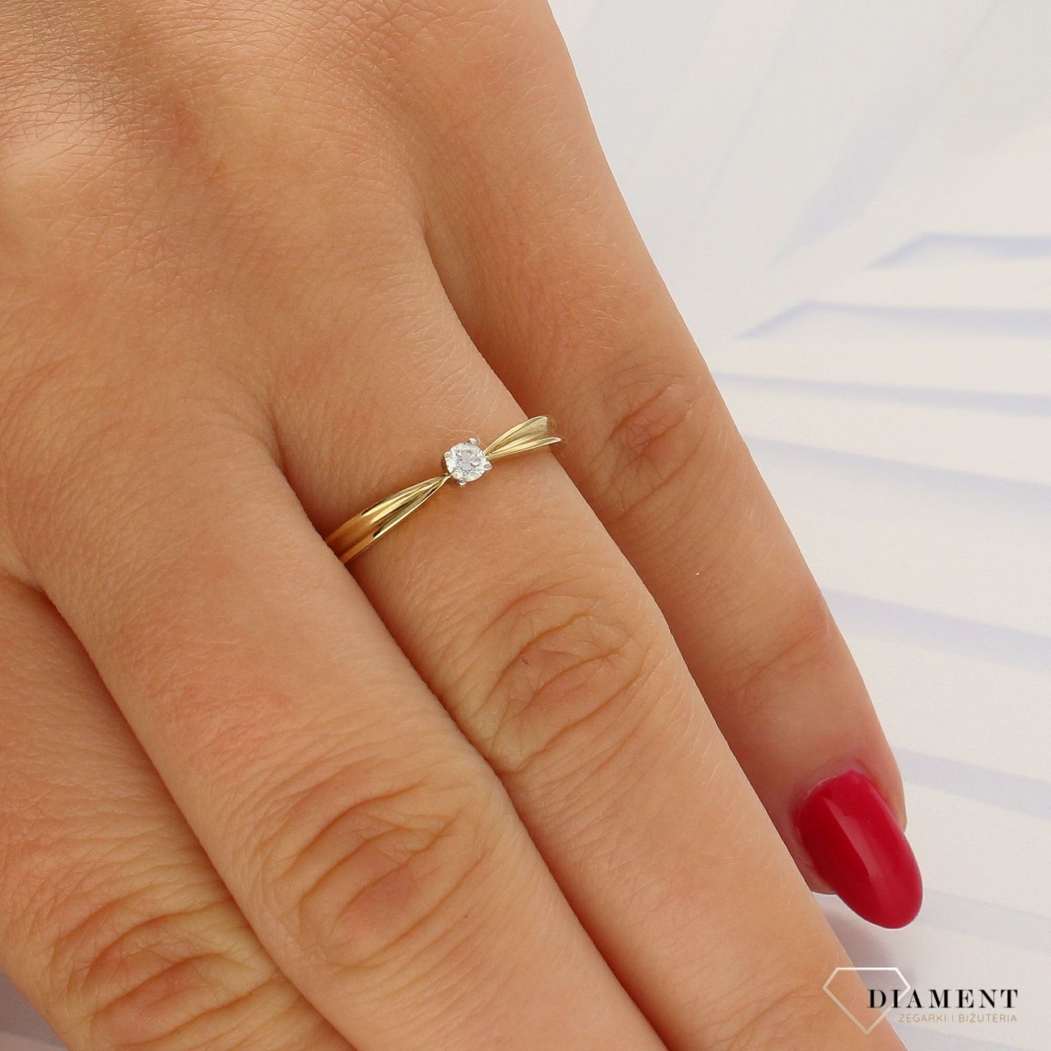 pierścionek zareczynowy, pierścionek ze złota, Pierścionek złoty DIAMENT żółte złoto, diament, zwężany. Złoto i brylanty to wyjątkowe połączenie, które kobiety wprost uwielbiają.jpg